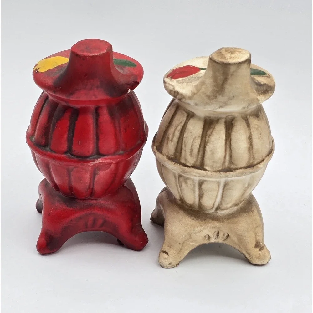 Vintage Ceramic Red White‎ POT BELLY STOVE Ceramic Salt & Pepper Shakers S&P
